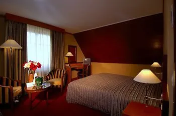 Hotel Aux Chants Des Oiseaux 3*